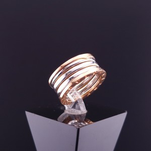 Gold ring 