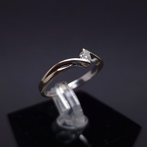 White gold ring with diamond