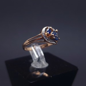 Gold ring with diamonds and sapphires