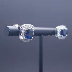 Earrings in platinum/gold with sapphires and diamonds