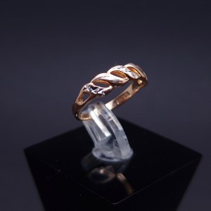 Gold ring 