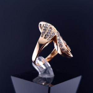 Gold ring with zircons