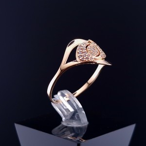 Gold ring with zircons
