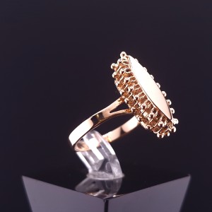 Gold ring 