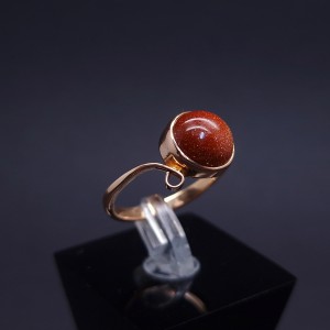 Gold ring with colored stone