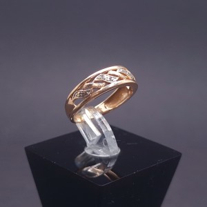 Gold ring with diamonds