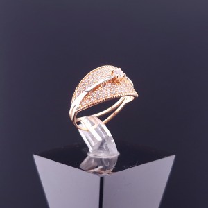 Gold ring with zircons