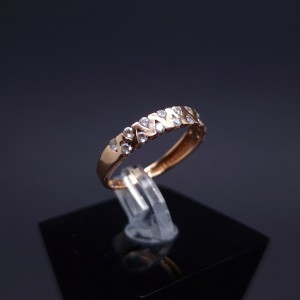 Gold ring with zircons