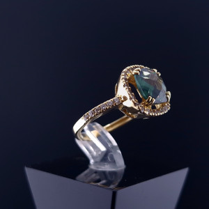 Gold ring with colored stones