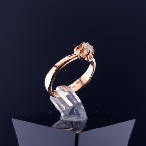 Gold ring with zircon