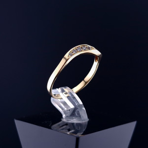 Gold ring with zircons