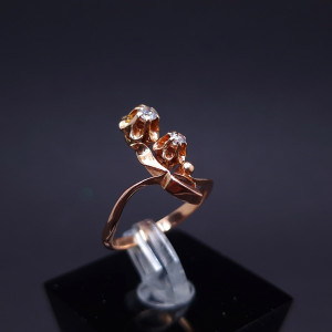 Gold ring with zircons