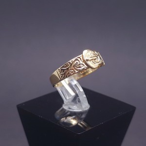 Vintage gold ring 