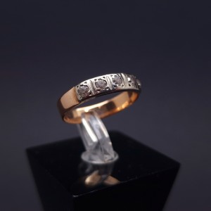 Vintage gold ring with zircons