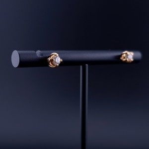 Gold earrings with diamonds 
