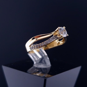 Gold ring with zircons
