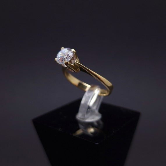 Gold ring with zircon