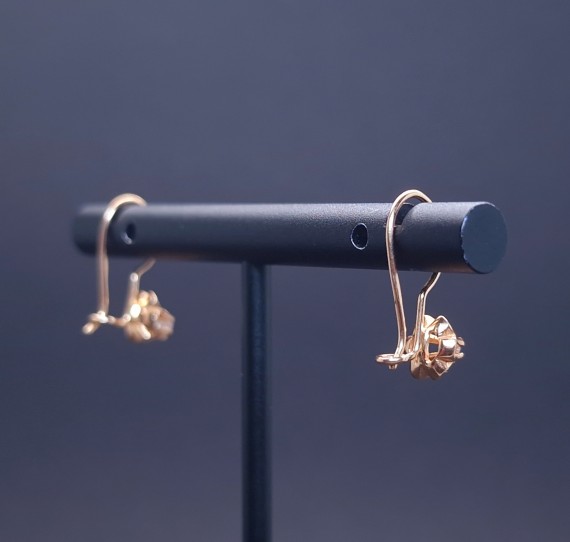 Gold earrings with zircons 