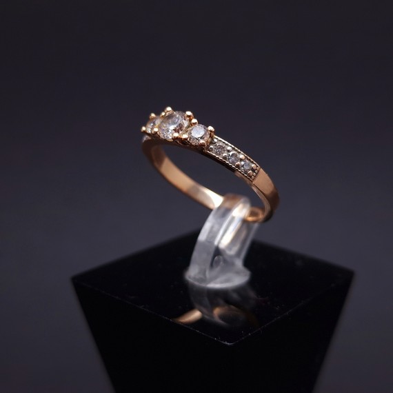 Gold ring with zircons