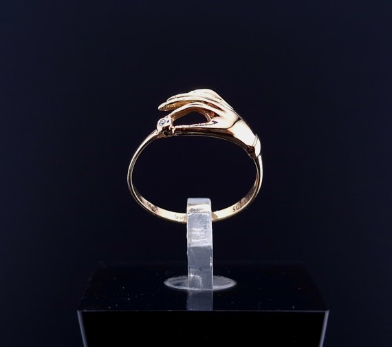 Gold ring with diamond