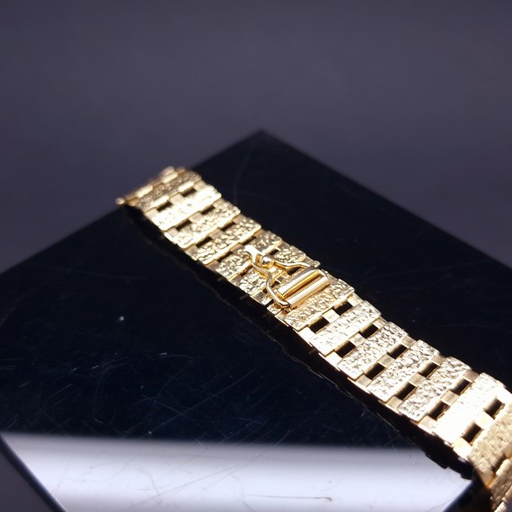 Gold bracelet 