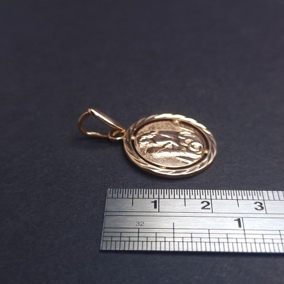 Gold pendant 