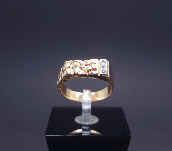 Men's gold ring with diamonds