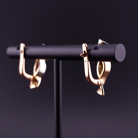 Gold earrings with diamonds 