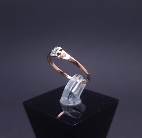 Vintage gold ring 