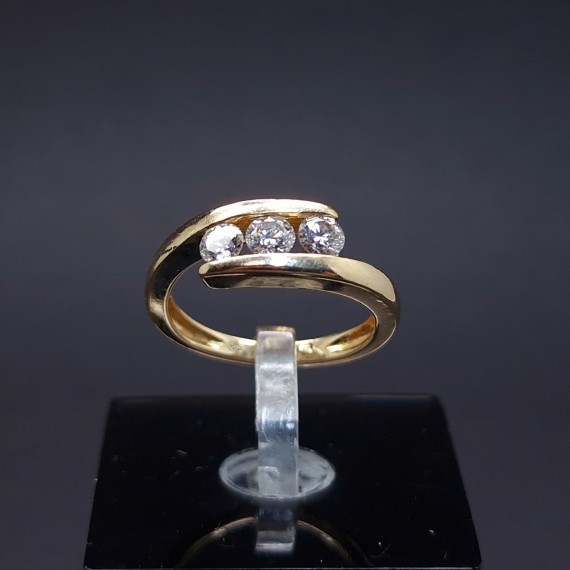 Gold ring with diamonds