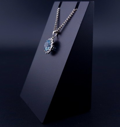 Gold pendant with colored stones
