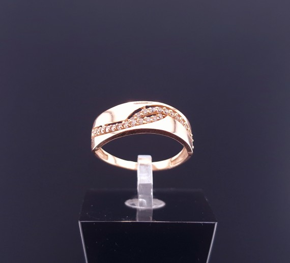 Gold ring with zircons