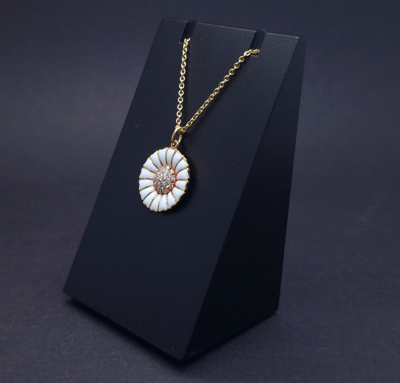 Gold chain and pendant with diamonds