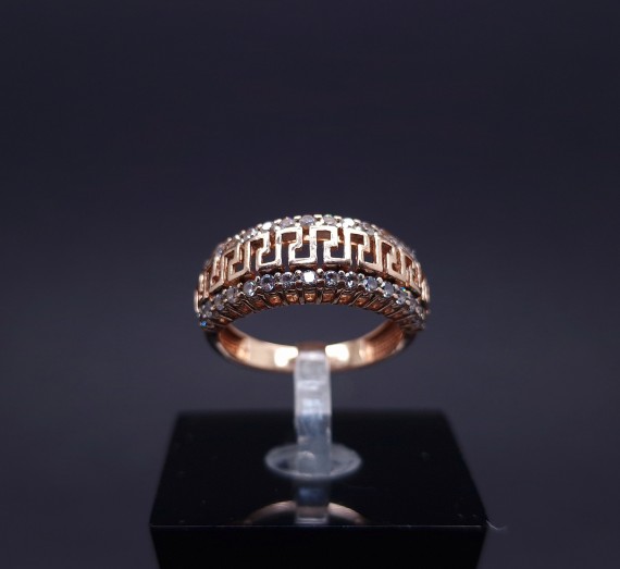 Gold ring with zircons