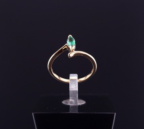 Gold ring with emerald (NEW)