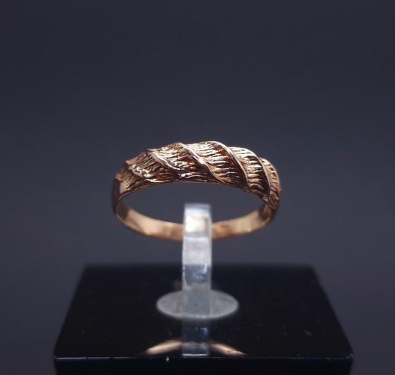 Gold ring 