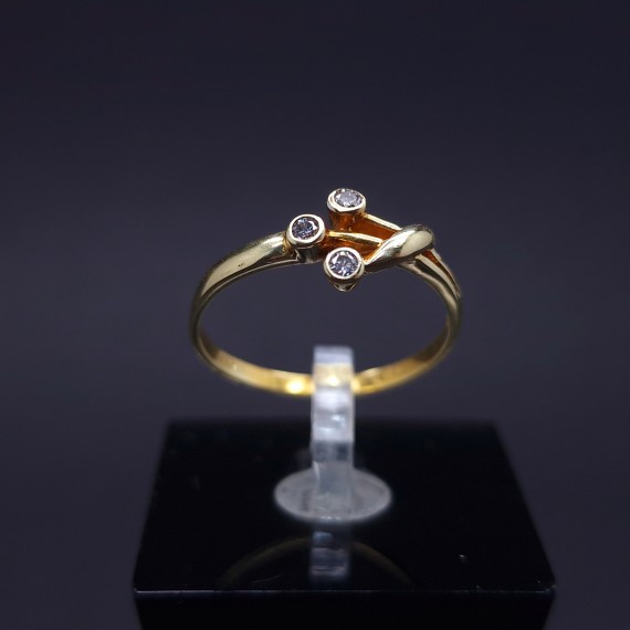 Gold ring with diamonds