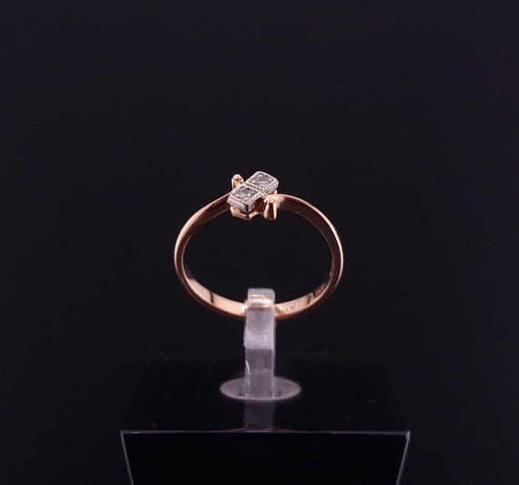 Gold ring with diamonds