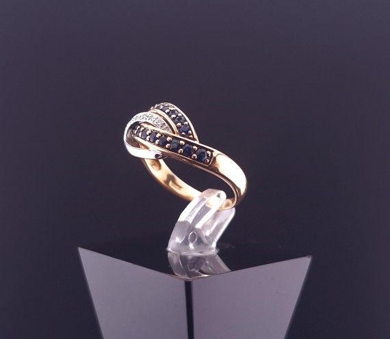 Gold ring with diamonds and colored stones