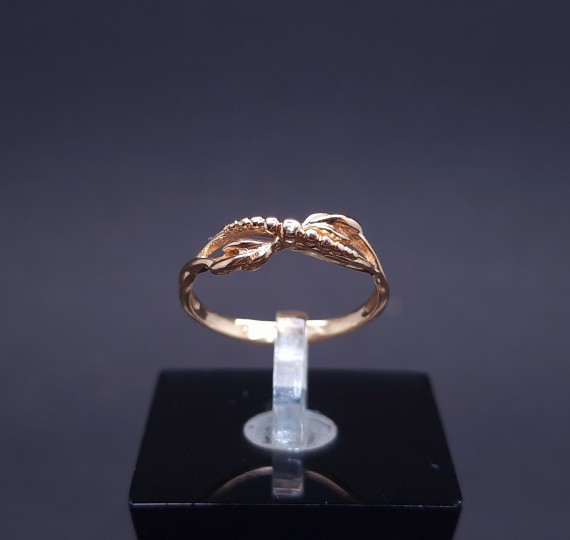 Gold ring 