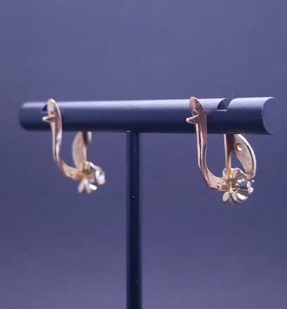 Gold earrings with zircons 