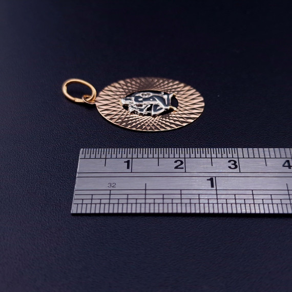 Gold pendant 