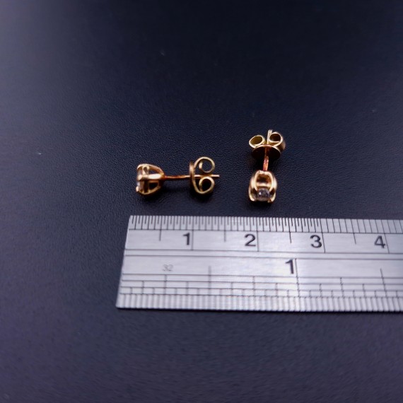 Gold earrings with diamonds 