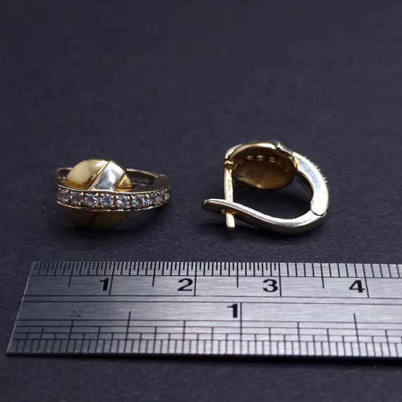 Gold earrings with zircons