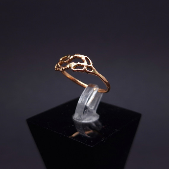 Gold ring 