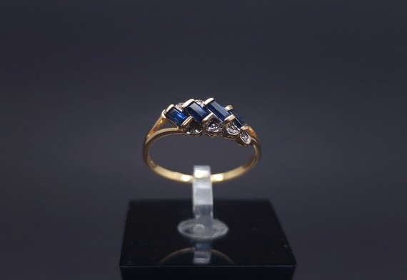 Gold ring with diamonds and colored stones