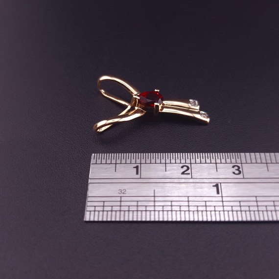 Gold pendant with colored stones