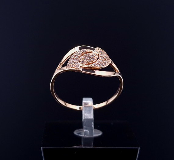 Gold ring with zircons