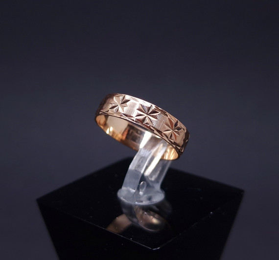 Gold wedding ring 