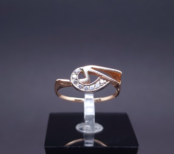 Gold ring with zircons